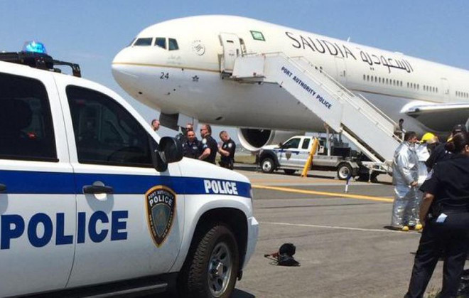 Chiến đấu cơ Mỹ hộ tống máy bay của Air France bị đe dọa ảnh 1