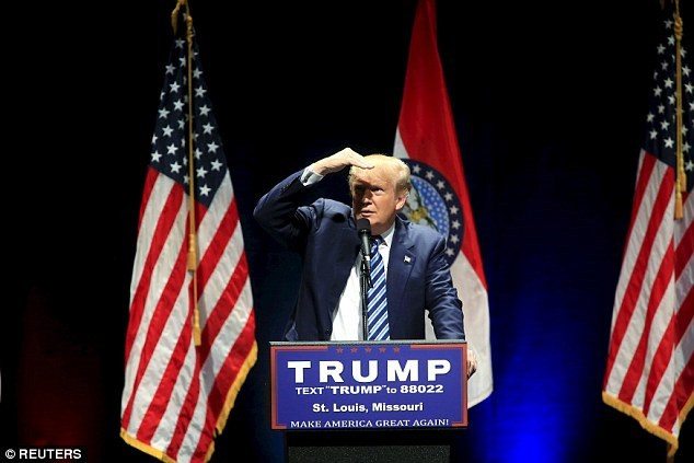 Donald Trump hủy tuần hành ở Chicago vì hỗn loạn ở điểm vận động ảnh 1