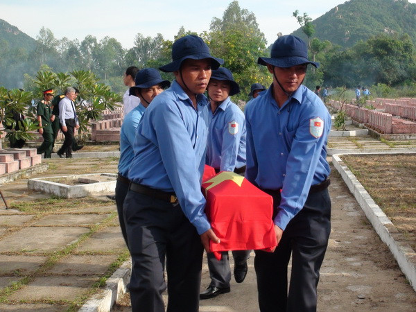 Kiên Giang an táng 58 hài cốt liệt sỹ hy sinh ở Campuchia ảnh 1