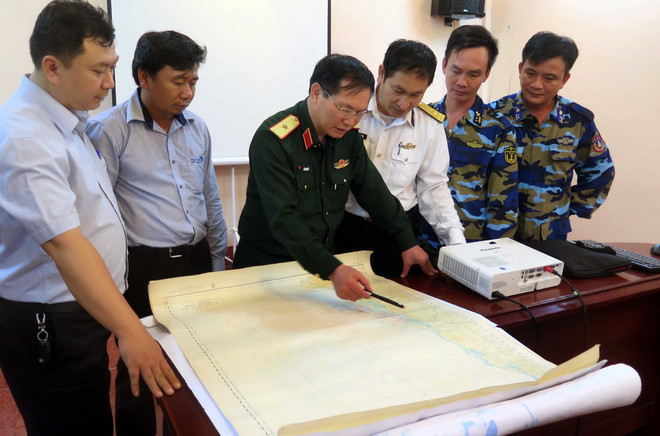 Huy động 15 tàu đi tìm thuyền viên mất tích trên vùng biển Quy Nhơn ảnh 3