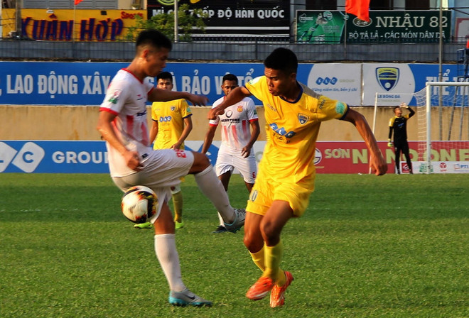 Công làm, thủ phá khiến FLC Thanh Hóa bị 'văng' khỏi top 3 V-League ảnh 1