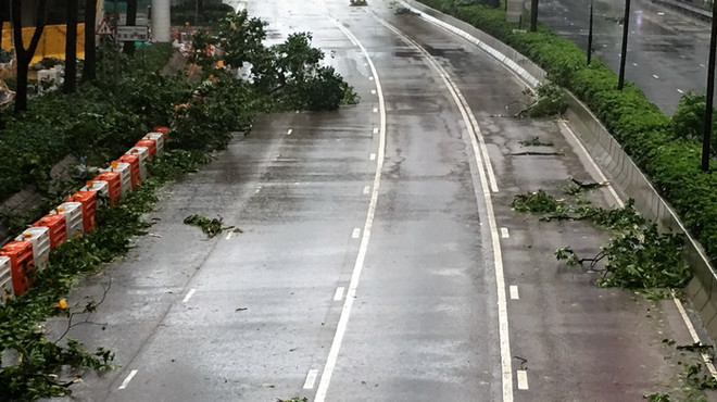 Siêu bão Mangkhut 'quần nát' đặc khu hành chính Hong Kong, Macau ảnh 1