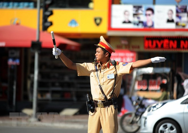 Miền Bắc và Bắc Trung Bộ nắng nóng diện rộng, nhiệt độ trên 38 độ C ảnh 1