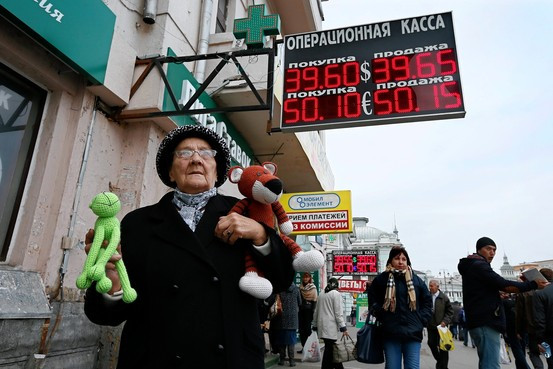 Dân Nga đang cảm nhận tác động của trừng phạt từ Mỹ và EU ảnh 1