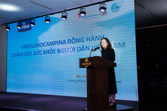 Bà Bùi Thị Thu Hương - Trưởng phòng Đối ngoại FrieslandCampina Việt Nam chia sẻ về sứ mệnh, mục đích hoạt động của Tập đoàn. FrieslandCampina tôn vinh đóng góp của phụ nữ nông dân ngành sữa ảnh 4