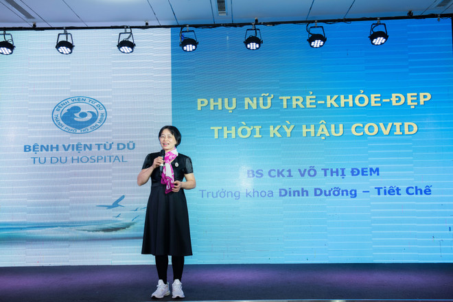 Bác sỹ Võ Thị Đem - Trưởng Khoa Dinh dưỡng Bệnh viện Từ Dũ chia sẻ kiến thức về tầm quan trọng của nguồn dinh dưỡng cho mẹ và bé ngay từ giai đoạn thai giáo và phương pháp chăm sóc sức khỏe cho cả gia đình. FrieslandCampina tôn vinh đóng góp của phụ nữ nông dân ngành sữa ảnh 2
