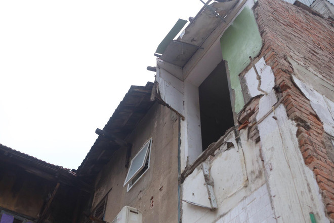 Hà Nội: Hai nạn nhân đã tử vong trong vụ sập nhà tại phố Cửa Bắc ảnh 3