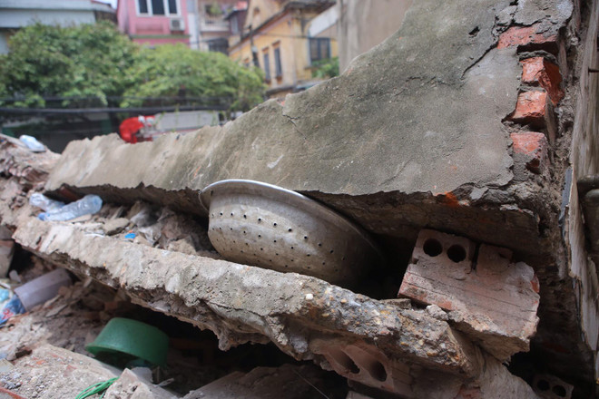 Hà Nội: Hai nạn nhân đã tử vong trong vụ sập nhà tại phố Cửa Bắc ảnh 5