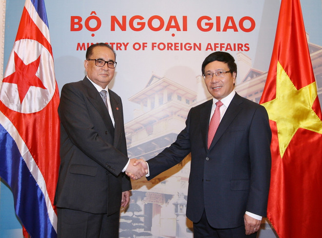 Lãnh đạo Việt-Triều trao đổi điện mừng dịp 65 năm ngoại giao ảnh 1