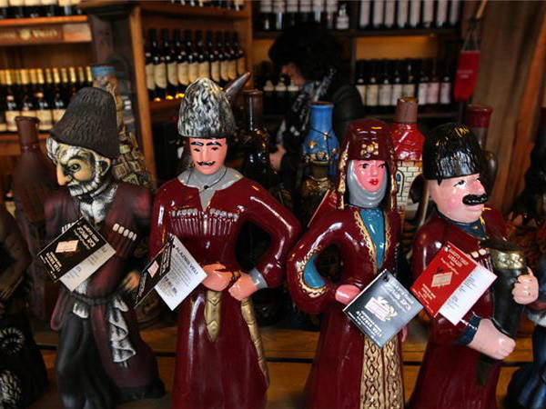 Thủ tướng Nga Dmitry Medvedev lo ngại về vấn nạn rượu giả ảnh 1