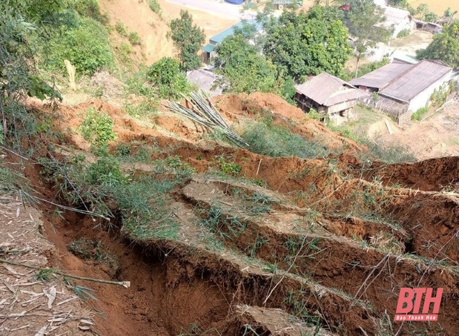 Thanh Hóa: Một trường mầm non có nguy cơ bị vùi lấp do sạt lở đồi ảnh 1