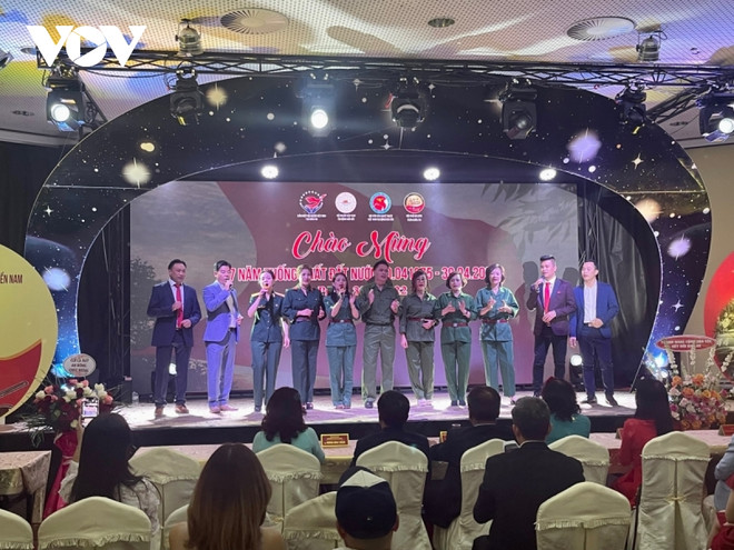 47 năm thống nhất đất nước: Sâu lắng chương trình nghệ thuật tại Séc ảnh 1