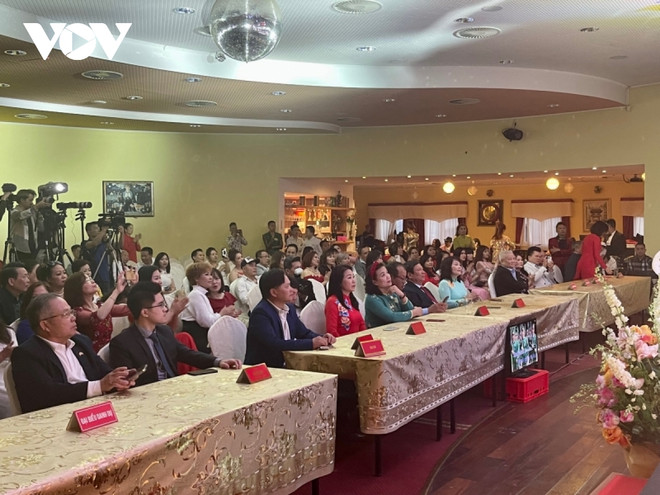 47 năm thống nhất đất nước: Sâu lắng chương trình nghệ thuật tại Séc ảnh 2