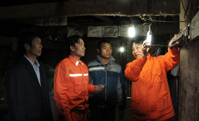 Khi ánh điện Quốc gia về tỏa sáng ở nơi vùng cao Tây Bắc ảnh 1