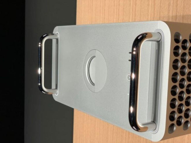 Ai sẽ là khách hàng của 'siêu phẩm' MacBook Pro mới ra mắt của Apple? ảnh 3