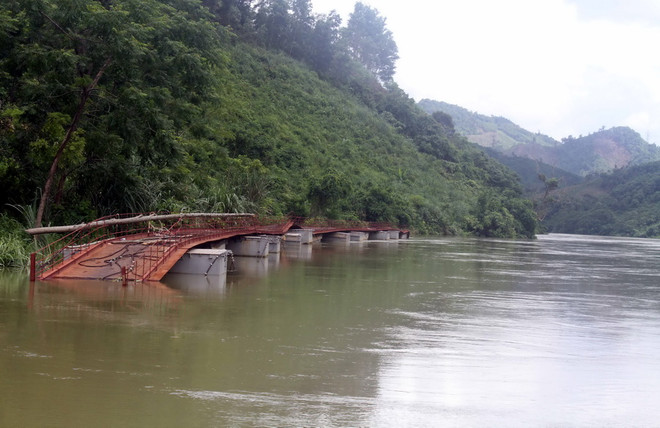 Tuyên Quang: Mưa lũ cuốn đứt một cầu phao, 135 hộ dân bị cô lập ảnh 1