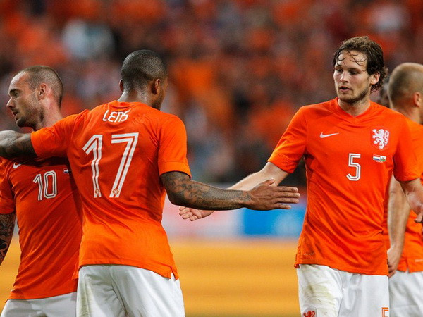 Tuyển Hà Lan đến Brazil trong sự bất an của người hâm mộ ảnh 1