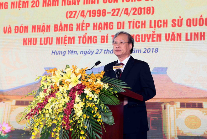 Thường trực Ban Bí thư Trần Quốc Vượng phát biểu tại buổi lễ. (Ảnh: Phạm Kiên/TTXVN) Lễ tưởng niệm 20 năm Ngày mất của Tổng Bí thư Nguyễn Văn Linh ảnh 1