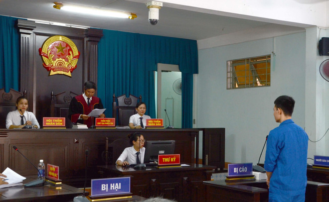 Tuyên án 6 năm tù giam với người chồng cảnh sát tạt axit vào mặt vợ ảnh 1