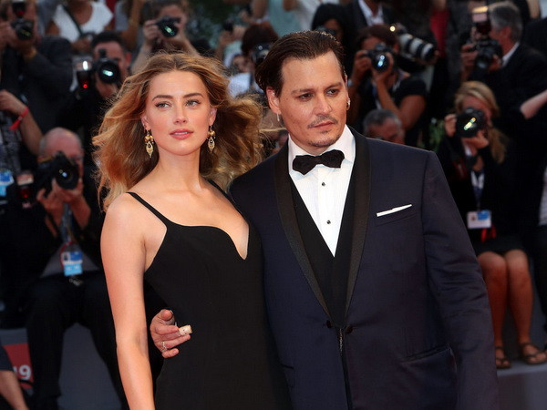 Vợ chồng Johnny Depp xin lỗi vì mang chó vào Australia ảnh 1