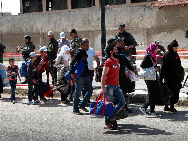 Syria cho phép các tay súng đối lập sơ tán tại khu vực phụ cận thủ đô ảnh 1