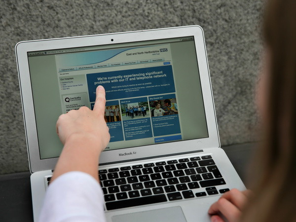 Số nạn nhân của vụ tấn công mạng toàn cầu tiếp tục tăng chóng mặt ảnh 1