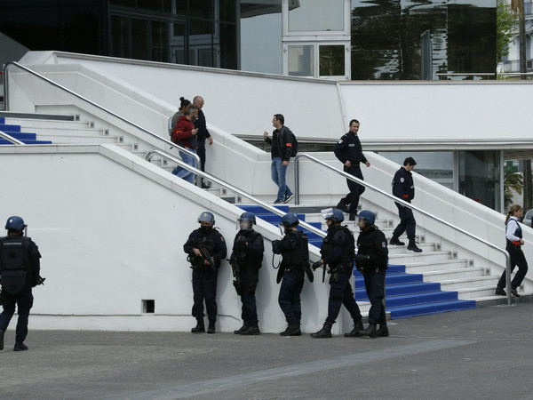 [Video] Các nước đẩy mạnh hàng loạt biện pháp chống khủng bố ảnh 1