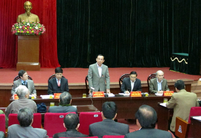 Dân thôn than với Bộ trưởng việc mập mờ tiền bồi thường ảnh 1