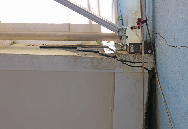 Nhiều người dân Đà Lạt hoang mang vì hiện tượng nứt đất ảnh 7