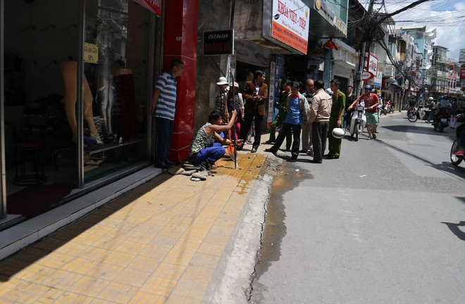 Nhiều người dân Đà Lạt hoang mang vì hiện tượng nứt đất ảnh 1