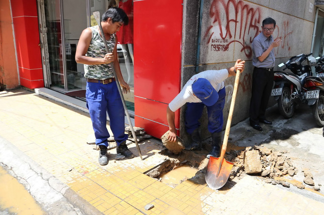 Nhiều người dân Đà Lạt hoang mang vì hiện tượng nứt đất ảnh 11