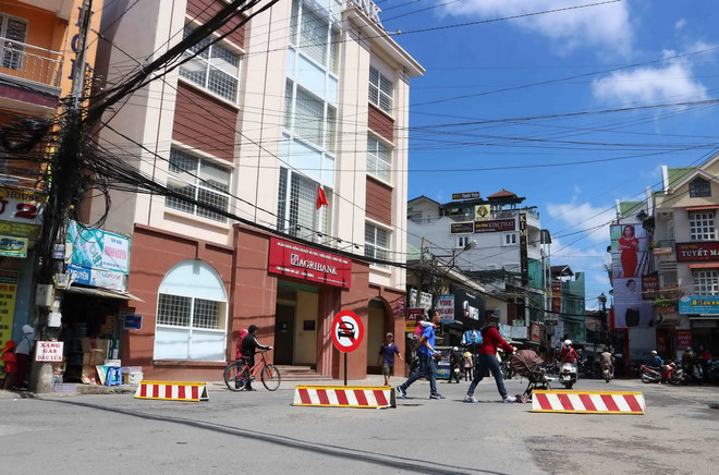 Nhiều người dân Đà Lạt hoang mang vì hiện tượng nứt đất ảnh 2