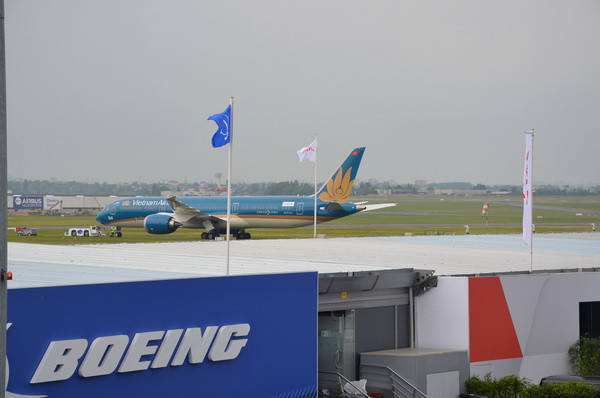 Boeing 787-9 của Vietnam Airlines bay trình diễn tại Pháp ảnh 1