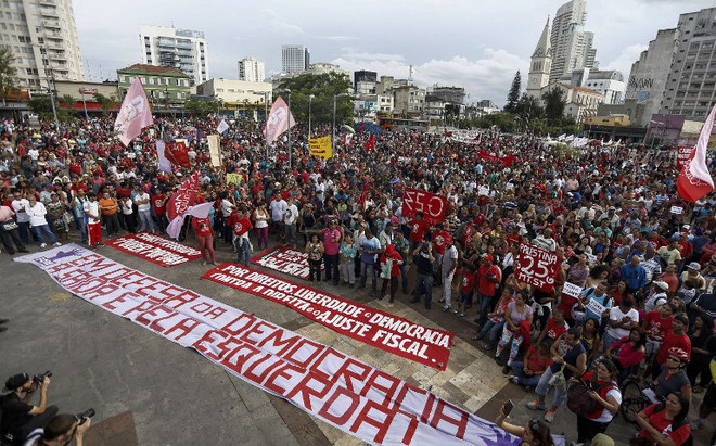 Hàng nghìn người biểu tình phản đối tổng thống lâm thời Brazil ảnh 1