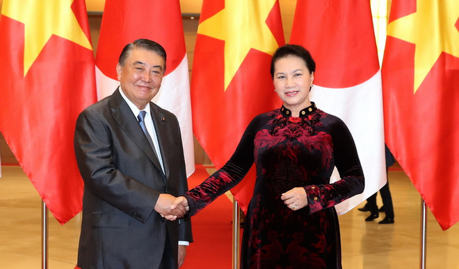 Chủ tịch Quốc hội đón, hội đàm với Chủ tịch Hạ viện Nhật Bản ảnh 1