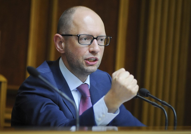 Thủ tướng Ukraine Arseniy Yatsenyuk trong phiên họp Quốc hội ngày 14/8. (Nguồn: AFP/TTXVN) Thủ tướng Ukraine kêu gọi cần nhanh chóng thành lập chính phủ ảnh 1