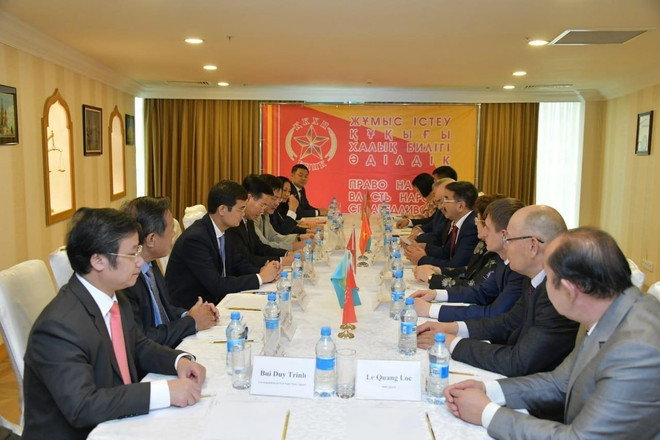 Trưởng Ban Tuyên giáo TW Võ Văn Thưởng thăm làm việc tại Kazakhstan ảnh 1