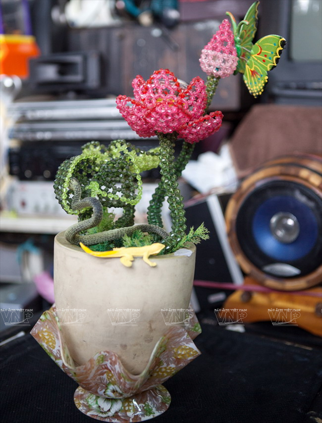 TP.HCM: Ngắm "gia tài" đẹp lung linh được tái chế từ rác thải ảnh 12