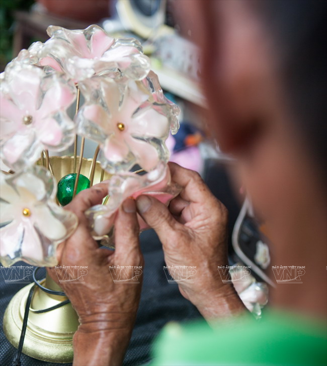 TP.HCM: Ngắm "gia tài" đẹp lung linh được tái chế từ rác thải ảnh 2