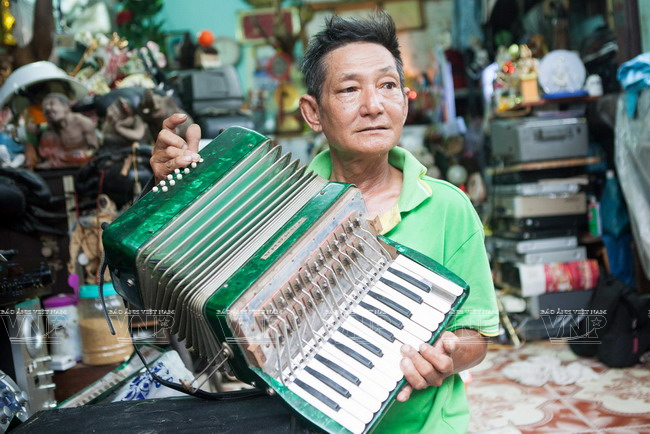 TP.HCM: Ngắm "gia tài" đẹp lung linh được tái chế từ rác thải ảnh 1