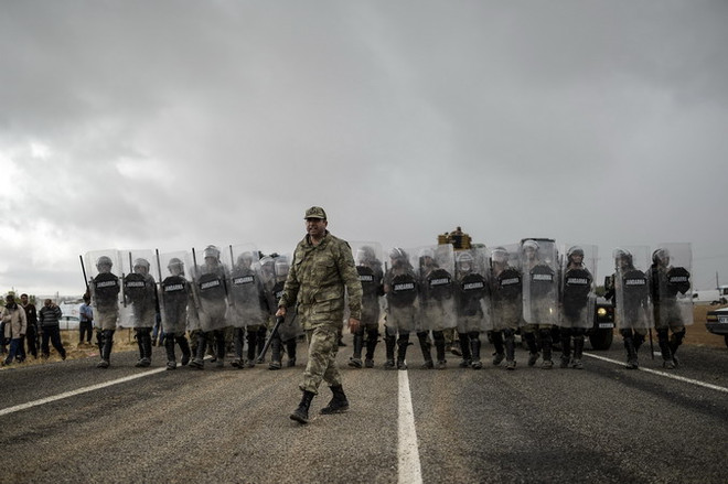 Thổ Nhĩ Kỳ triển khai vũ khí hạng nặng tới biên giới giáp Syria ảnh 1