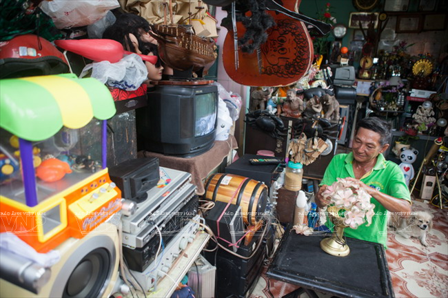 TP.HCM: Ngắm "gia tài" đẹp lung linh được tái chế từ rác thải ảnh 3