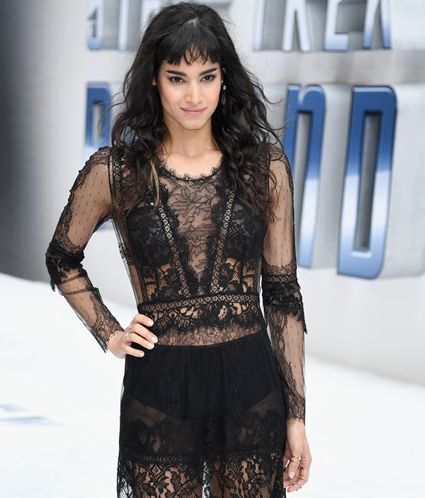 Chấm điểm những người đẹp "ngoài hành tinh" trên thảm đỏ ảnh 4