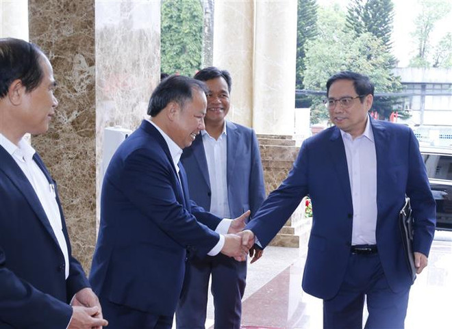 Thủ tướng Phạm Minh Chính với các đại biểu. (Ảnh: Văn Điệp/TTXVN) Xây dựng Gia Lai trở thành vùng động lực của khu vực Tây Nguyên ảnh 3