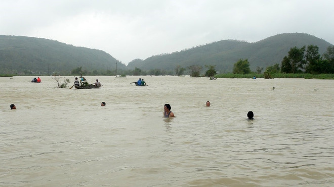 Phú Yên: Đã tìm được thi thể nạn nhân bị nước lũ cuốn trôi ảnh 1