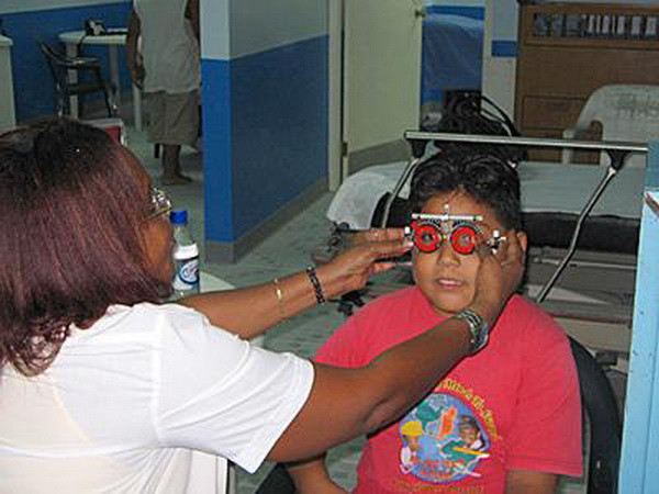 "Sứ mệnh diệu kỳ" mang ánh sáng cho người nghèo ở Mỹ Latinh ảnh 1