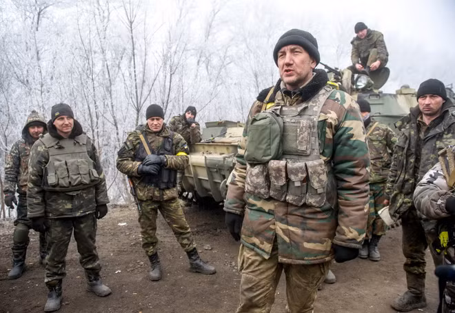 Hàng loạt binh sỹ Ukraine tại Debaltsevo ra hàng vì đói rét ảnh 1
