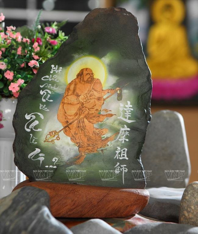 Vị cao tăng "thổi hồn" thư pháp Việt vào những viên đá cuội ảnh 9