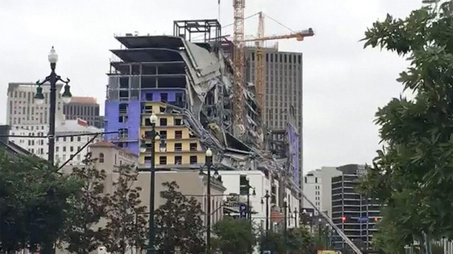 Hiện trường vụ sập công trình xây dựng khách sạn ở New Orleans. (Nguồn: WVUE) Mỹ: Sập công trình khách sạn tại New Orleans gây nhiều thương vong ảnh 1