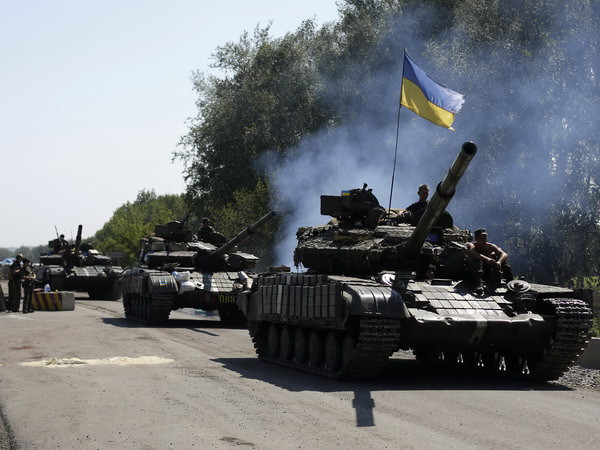 Itar-Tass: Ukraine tấn công 2 xe buýt chở người tị nạn sang Nga ảnh 1